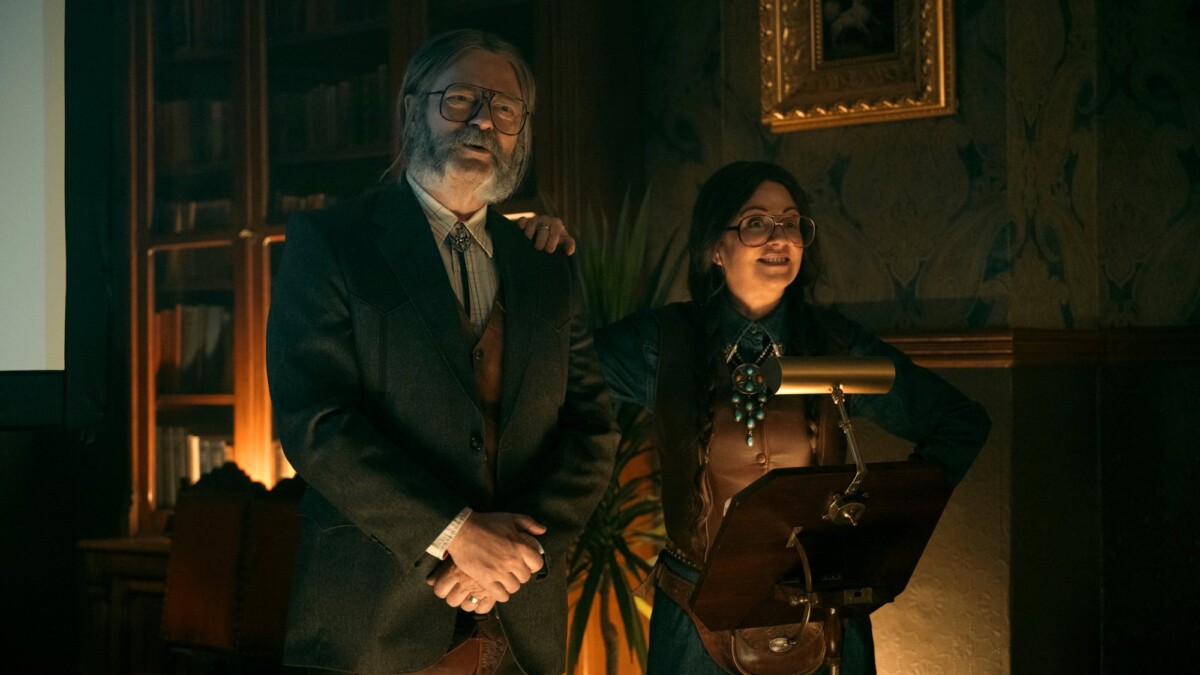 Nick Offerman and Megan Mullally as Gene and Jean in the TV show "The Umbrella Academy."