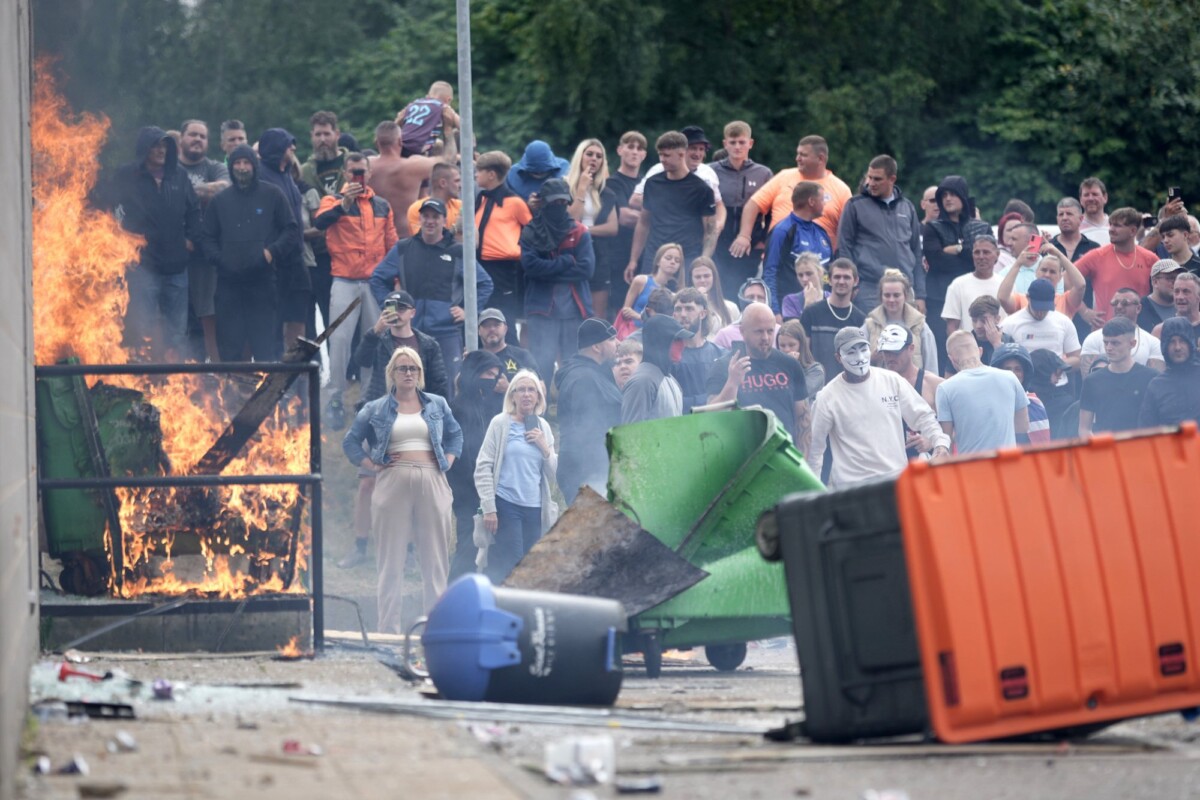 Rioters outside of the Holiday Inn Express in Manvers, which is being used as an asylum hotel, on August 4, 2024 in Rotherham, United Kingdom.