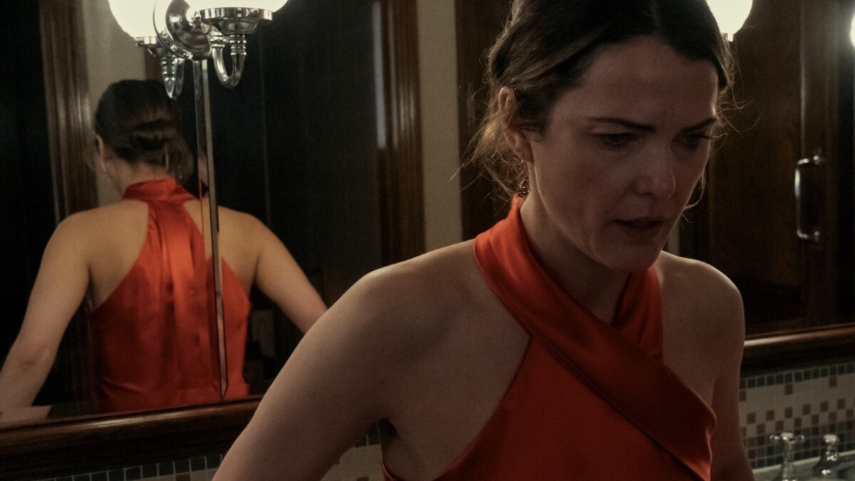 Keri Russell as Kate Wyler stands in a bathroom with her back to the mirror.