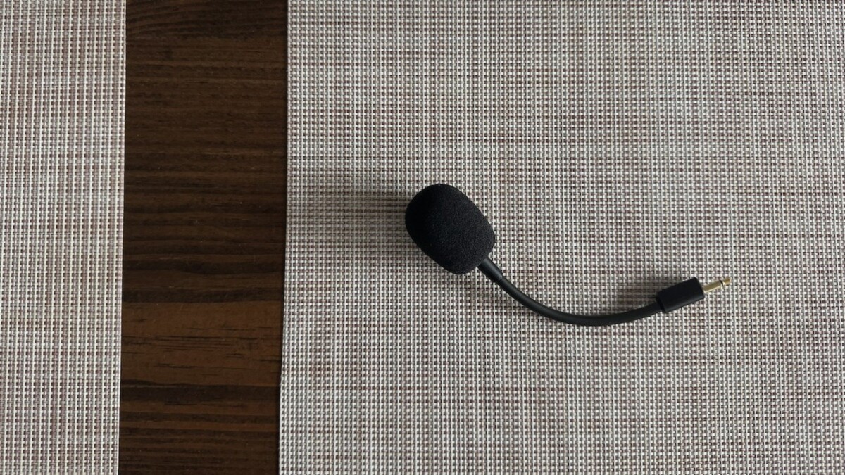 Razer BlackShark V2 Pro detached microphone on table